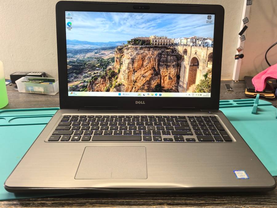 Touchscreen Dell Inspiron 5567 i5-7200U 8GB 256GB SSD FHD