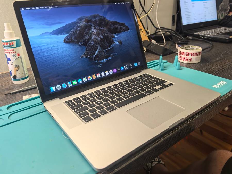 Apple MacBook Pro 2015 Core i7 16GB RAM 512GB SSD Retina 2880x1800