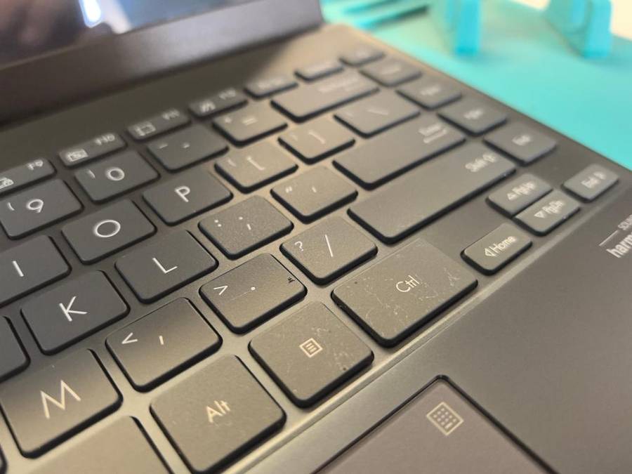 ASUS ZENBOOK 13 UX325E*i5-1035G4-8GB DDR4-512GB SSD-FHD-IRIS GRAPHICS