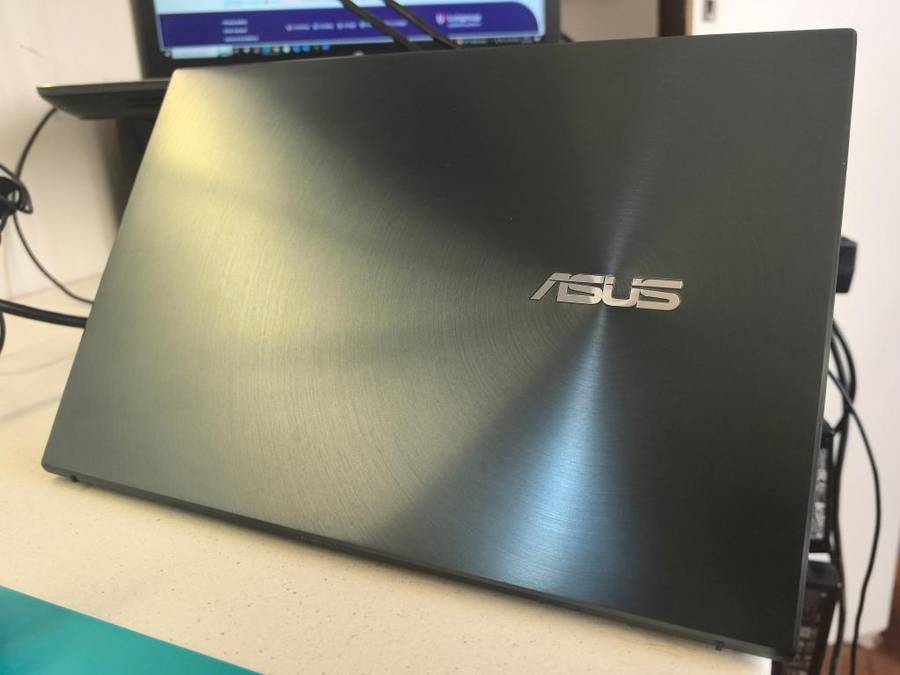 ASUS ZENBOOK 13 UX325E*i5-1035G4-8GB DDR4-512GB SSD-FHD-IRIS GRAPHICS