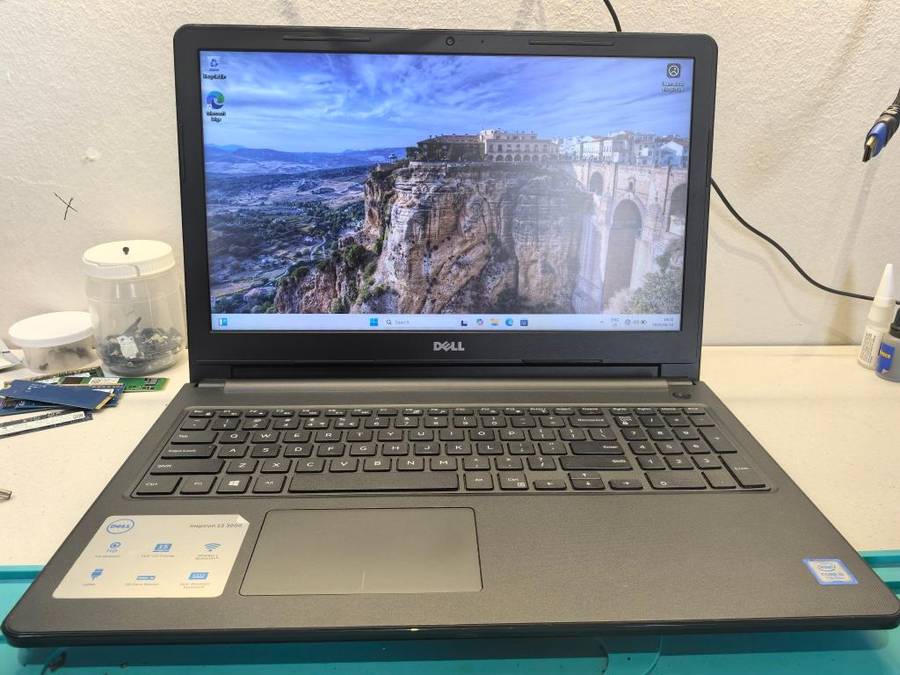 DELL Vinspiron 15 3568-i5-7200U-256GB SSD-8GB DDR4-FHD