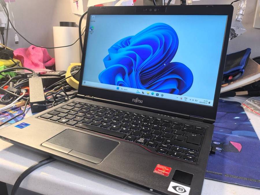 TOUCHSCREEN!*FUJITSU LIFEBOOK 7U13A2*i7-1165G7*16GB DDR4*512GB SSD*FHD*BACKLIT*