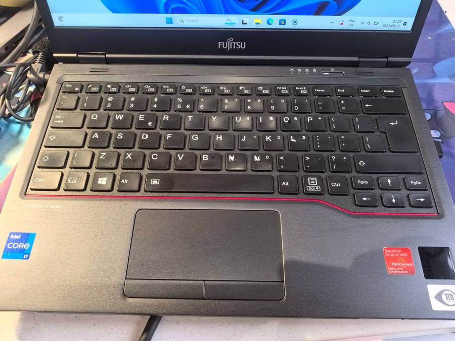 TOUCHSCREEN!*FUJITSU LIFEBOOK 7U13A2*i7-1165G7*16GB DDR4*512GB SSD*FHD*BACKLIT*