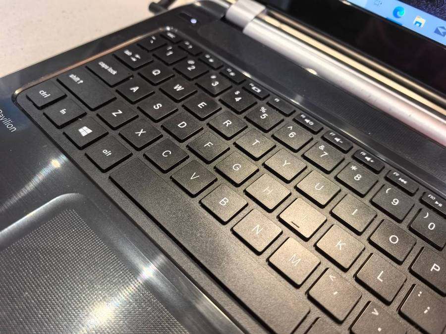 HP Pavilion 15 i3-4005U 8GB RAM 500GB HDD HD DVD