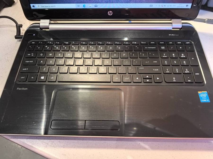 HP Pavilion 15 i3-4005U 8GB RAM 500GB HDD HD DVD