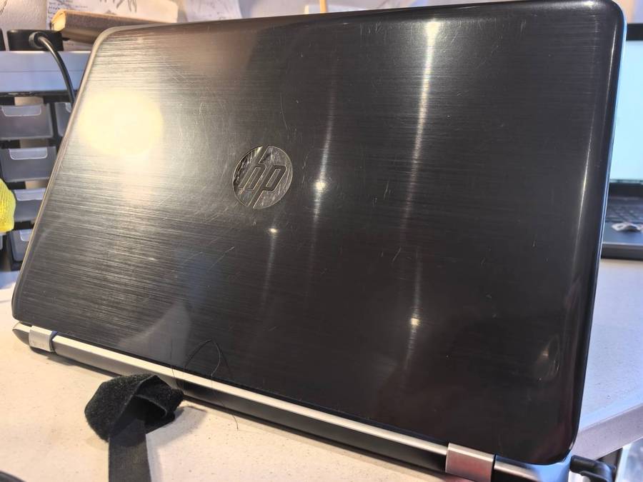 HP Pavilion 15 i3-4005U 8GB RAM 500GB HDD HD DVD