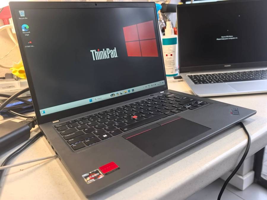 AS NEW 13TH GEN LENOVO THINKPAD T14*RYZEN 5 PRO-7540U*16GB DDR5*512GB SSD*RADEON*FHD*WARRANTY