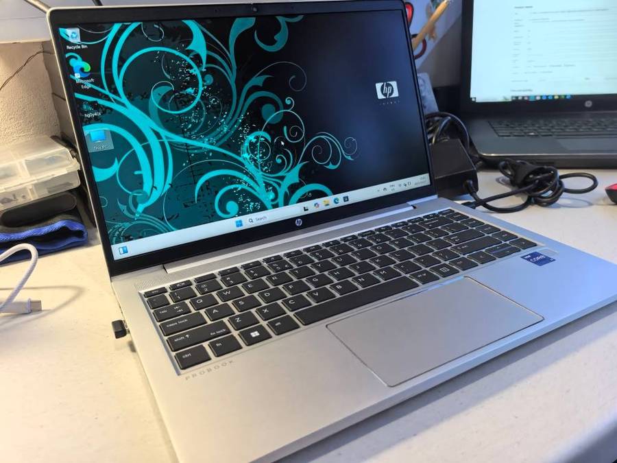 QUAD CORE i7-HP PROBOOK 640 G8-i7-1185G7-16GB DDR4-256GB SSD-HD-10 CORES-BACKLIT