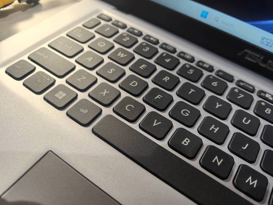 11TH GEN!*ASUS P1412CEA*i5-1135G7*16GB DDR4*512GB nvme SSD*FHD