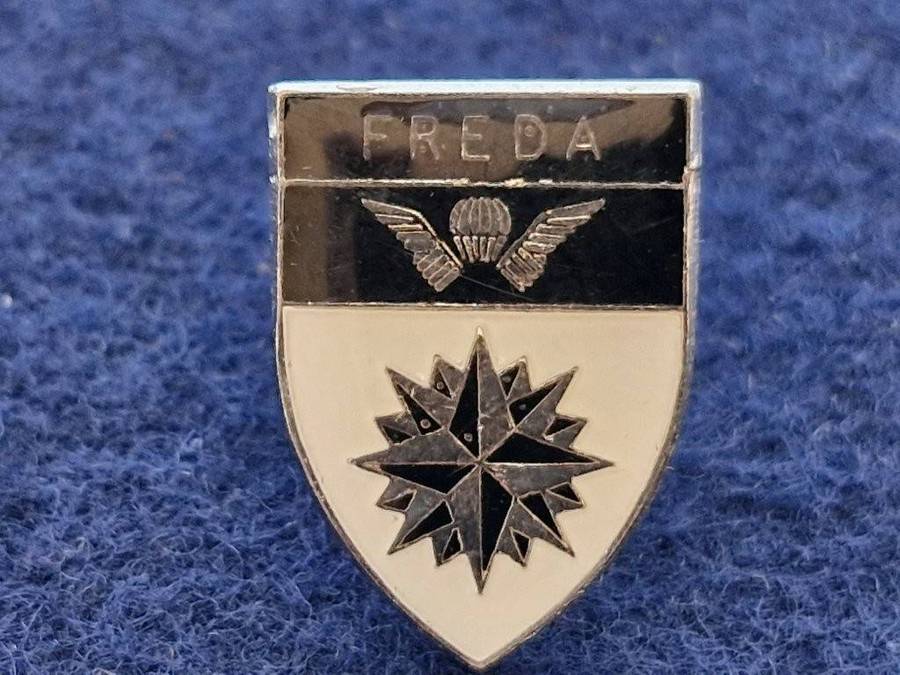 SADF 5 RECCE FREDA METAL LAPEL PIN BADGE