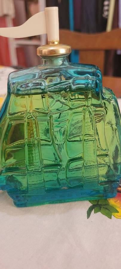 A FANTASTIC VINTAGE "OLD SPICE" "SHIPS DECANTER" AFTER SHAVE LOTION COLLECTABLE BOTTLE - Still full