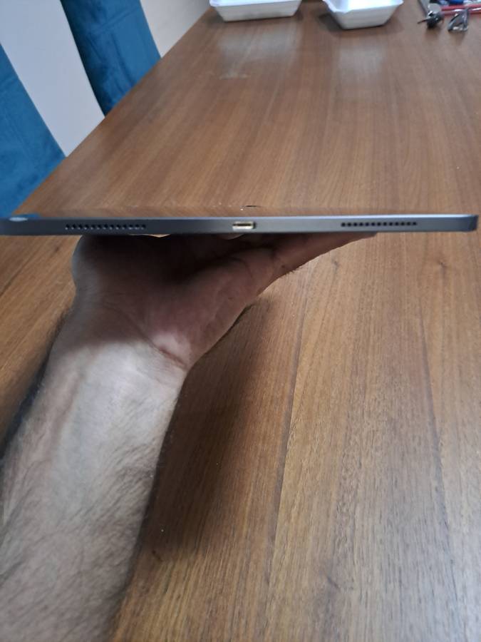 iPad Pro - 11 inch Wifi *PLEASE READ*