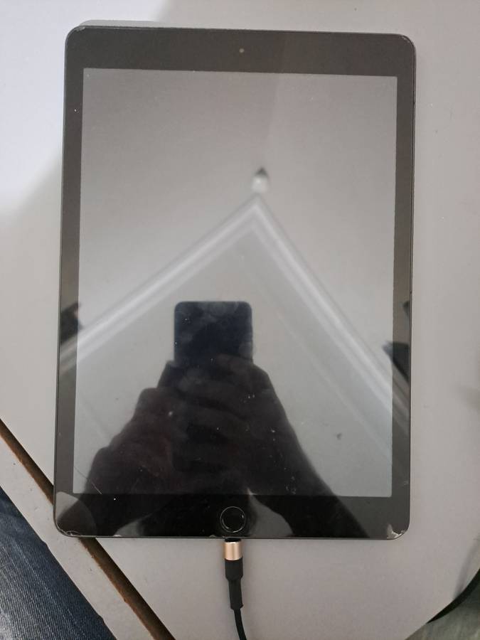 iPad 9th Gen 64gb Wifi *PLEASE READ*