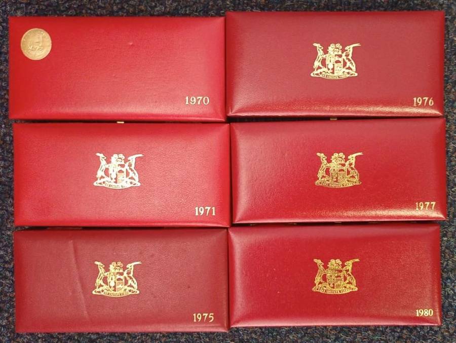 Long Proof Sets -  No gold, no R1, various years - 6 boxes