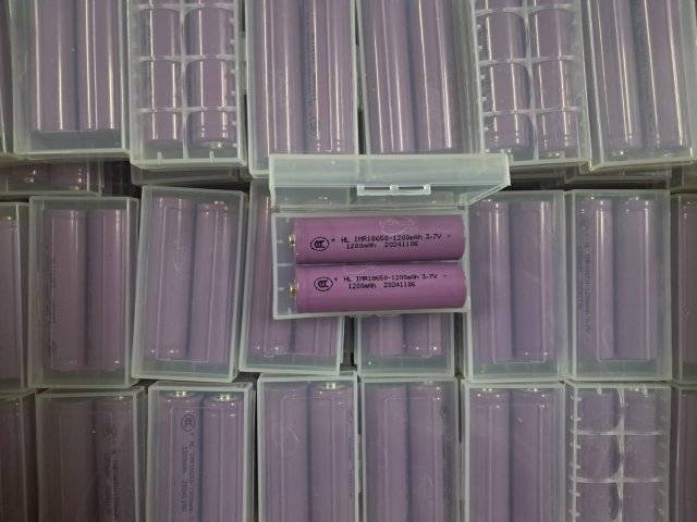 68 x Rechargeable 18650 1200mAh 3.7V batteries