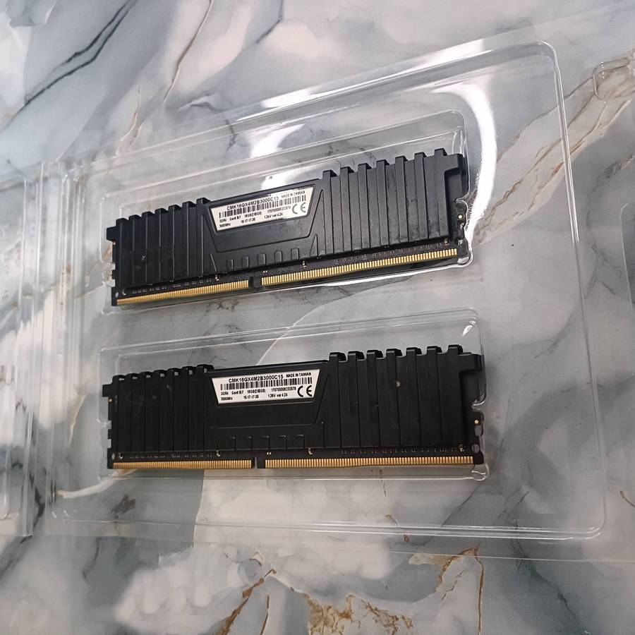 Corsair DDR4 8GB x2 Ram Sticks