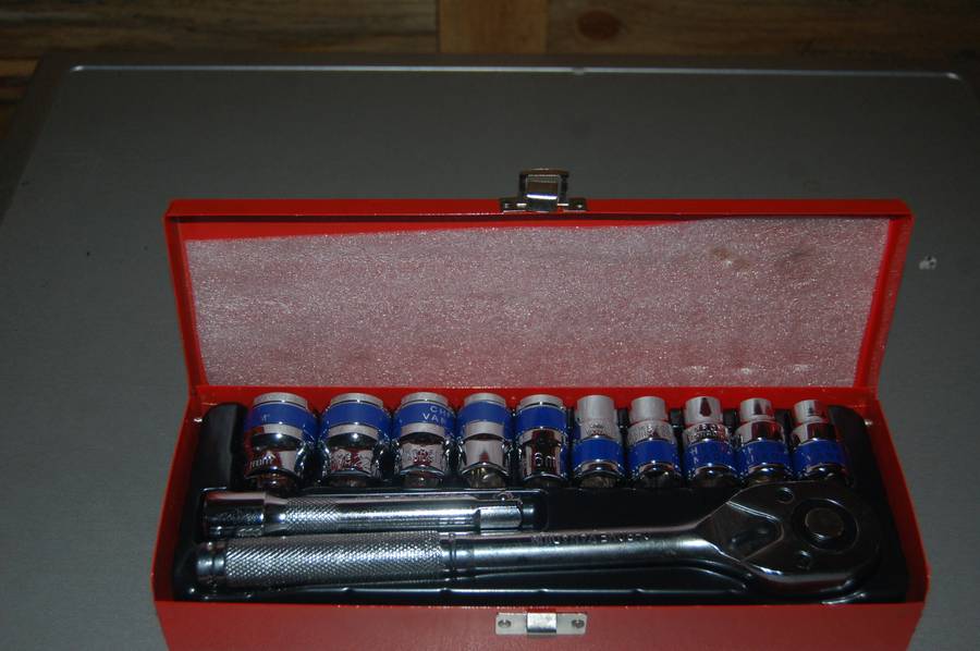 RV TOOLS CHROME VANADIUM 12 PIECE 1/2 INCH SOCKET SET IN METAL CASE