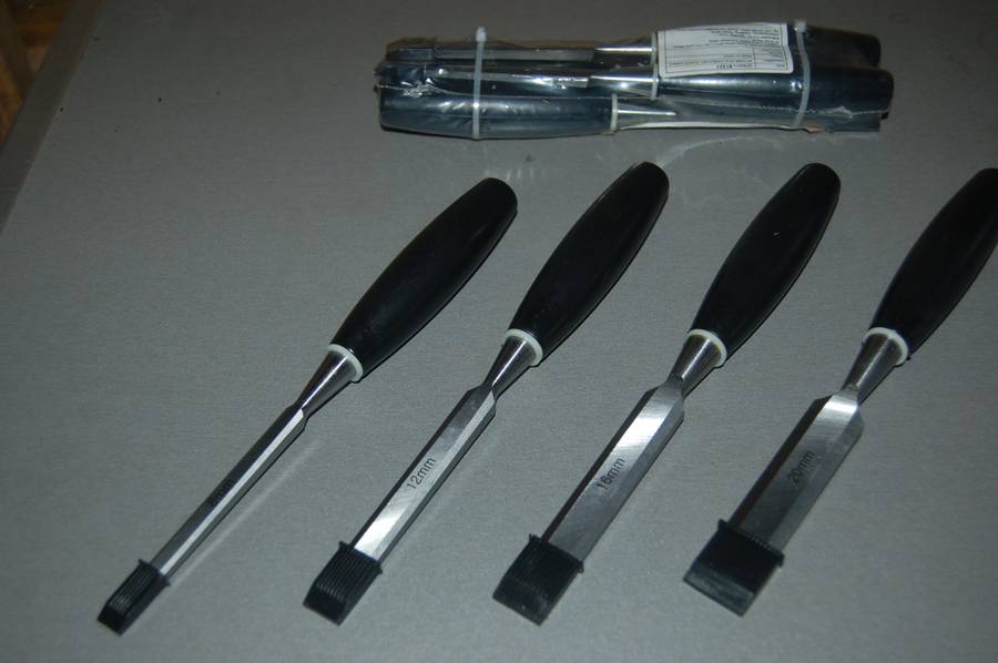 QUALITY SET OF 4 CHISELS 8MM 12MM 16MM 20MM FOR WOOD-FORMING