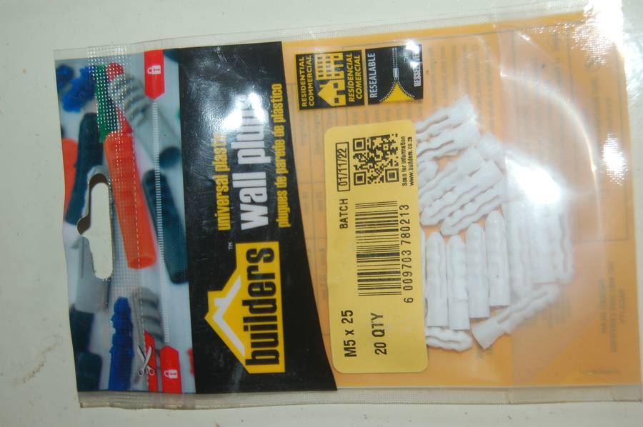 PACK OF ASSORTED BUILDERS WALL PLUGS AND IKA PACK OF 8MM X 100MM 6PCS PLUG AND SCREWS