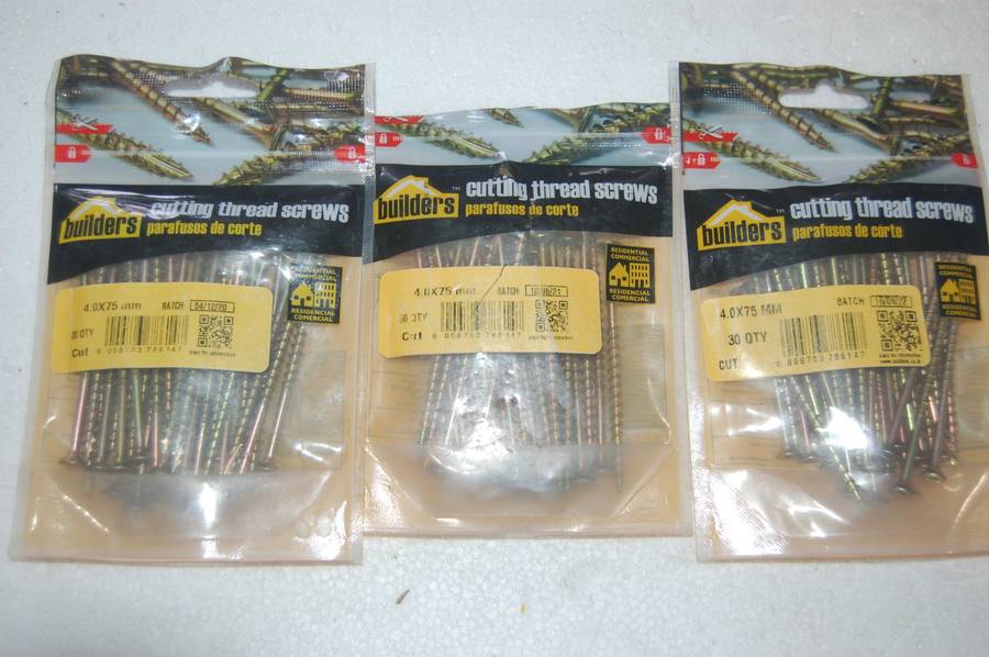 THREE PACKS OF BUILDERS QUALITY CUTTING THREAD SCREWS 40MM X 75MM (SOLD AS ONE)