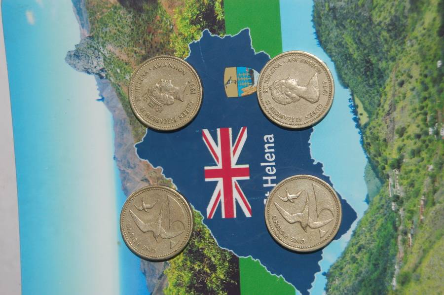 A SET OF 4 ONE POUND COINS FROM ST HELENA AND ASCENSION