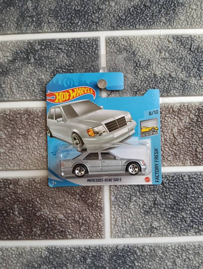 Hot Wheels Mercedes-Benz 500 E 8/10