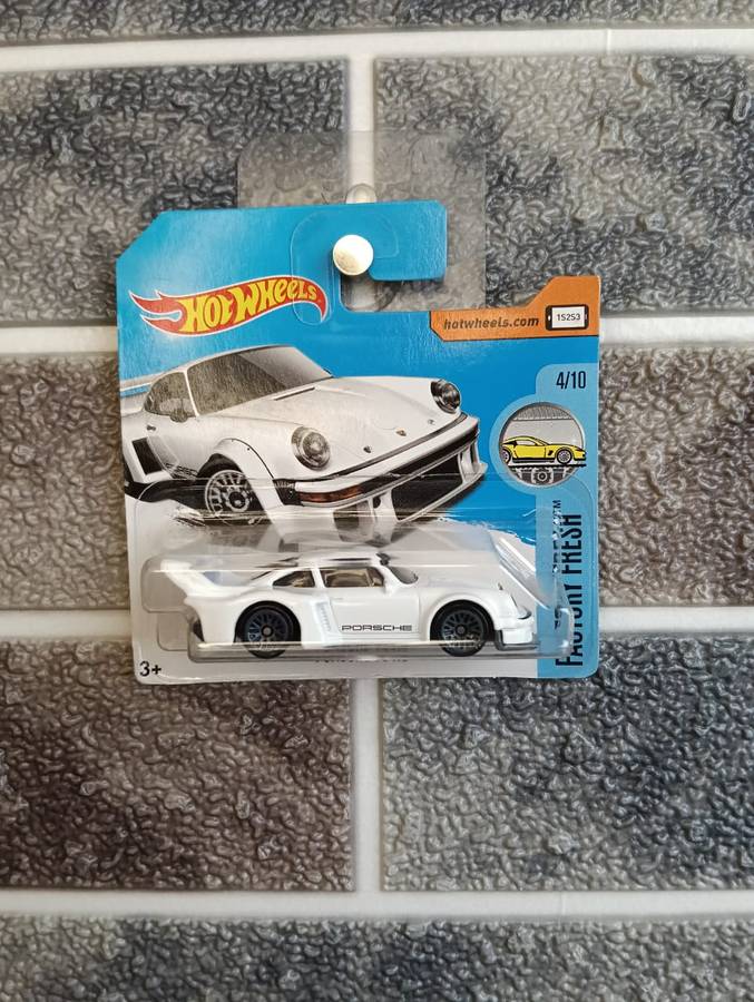 Hot Wheels Porsche 934.5 4/10