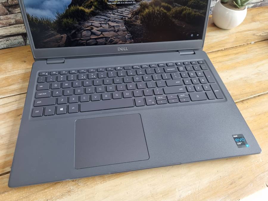 Dell Latitude 3510 Core i7 - 10510U/ 12GB DDR4 RAM/ 256GB NVMe SSD/ 15.6" FHD 1080/ Backlit LED Keys