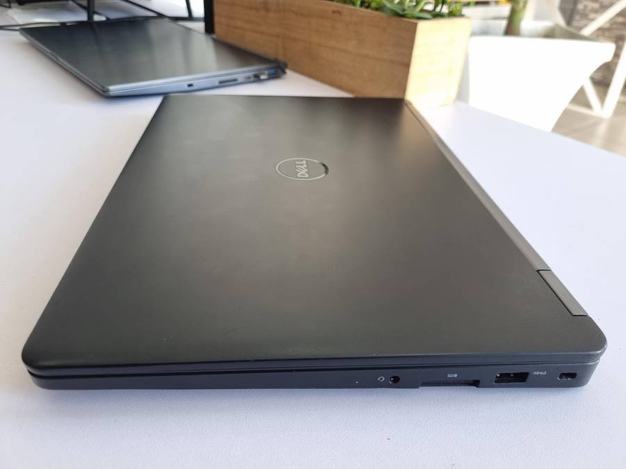 Dell latitude 5470 Core i5 - 6200U/ 8GB DDR4/ 500GB HDD/ 14" FHD 1080p Display/ Backlit Keys