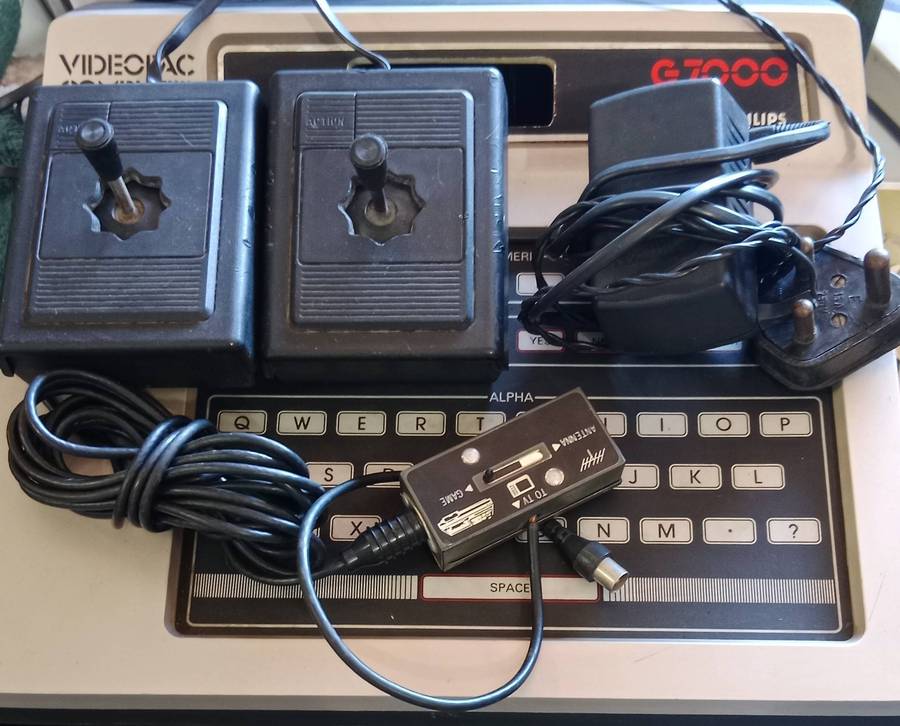 PHILIPS VIDEOPAC G7000 VINTAGE COMPUTER & GAME CONSOLE