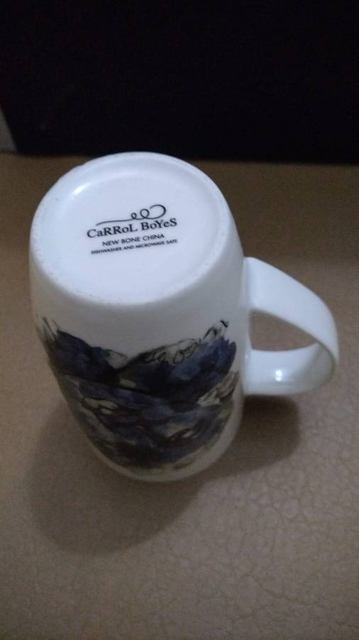 Carrol Boyes collectable 'Look back' mug 400ml