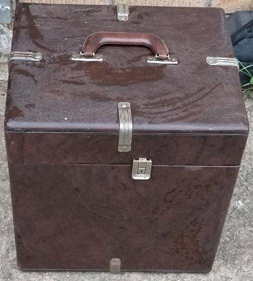 Leather look green Baize lined storage case with twin front fasteners and side fasteners(no keys)