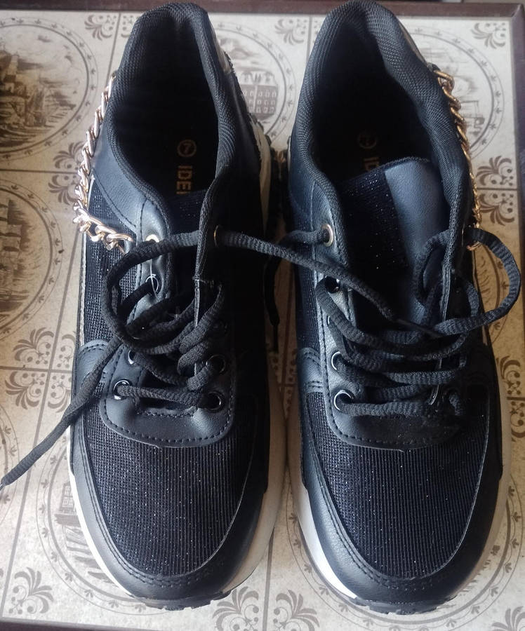 Identity Size 7 Sneakers