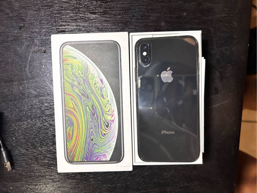 Iphone xs 256gb *refurbished*
