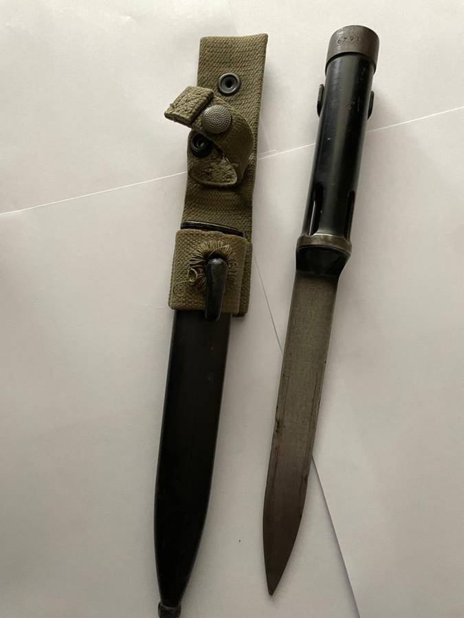 Bayonet R4 SANDF Era Bush war with webbing FOB - in really good condition