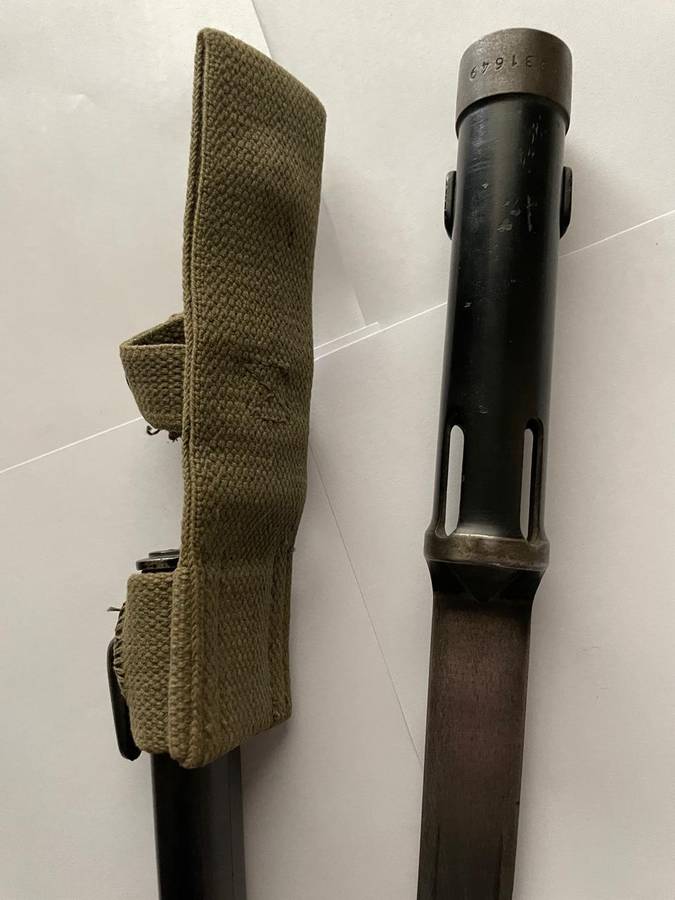 Bayonet R4 SANDF Era Bush war with webbing FOB - in really good condition