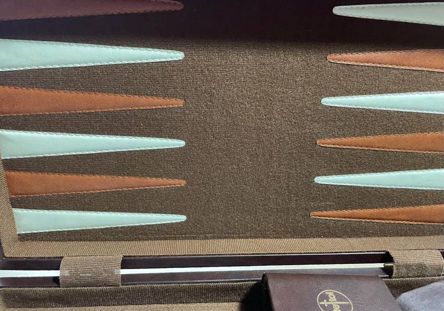 Backgammon set - Nice size - never been used - all pieces included - GREAT GAME