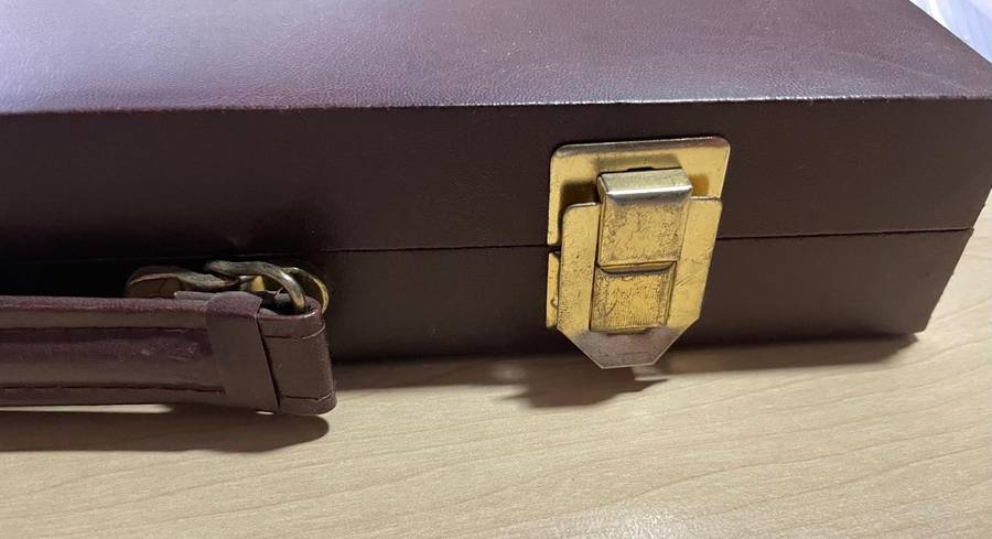 Backgammon set - Nice size - never been used - all pieces included - GREAT GAME