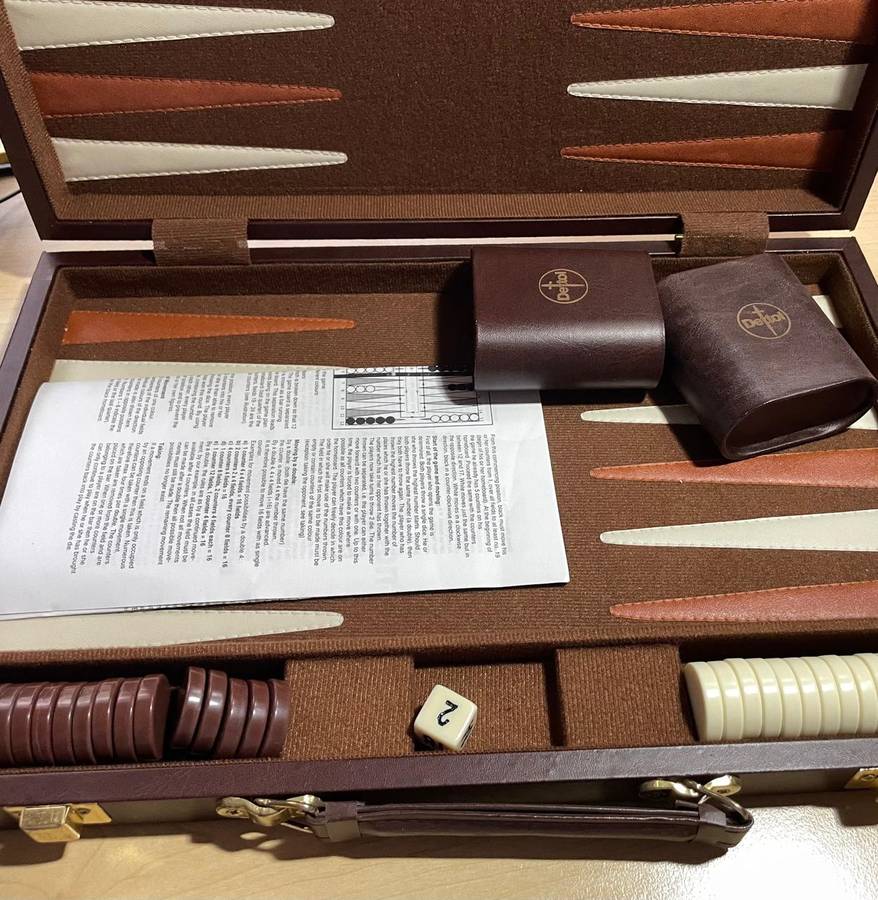 Backgammon set - Nice size - never been used - all pieces included - GREAT GAME