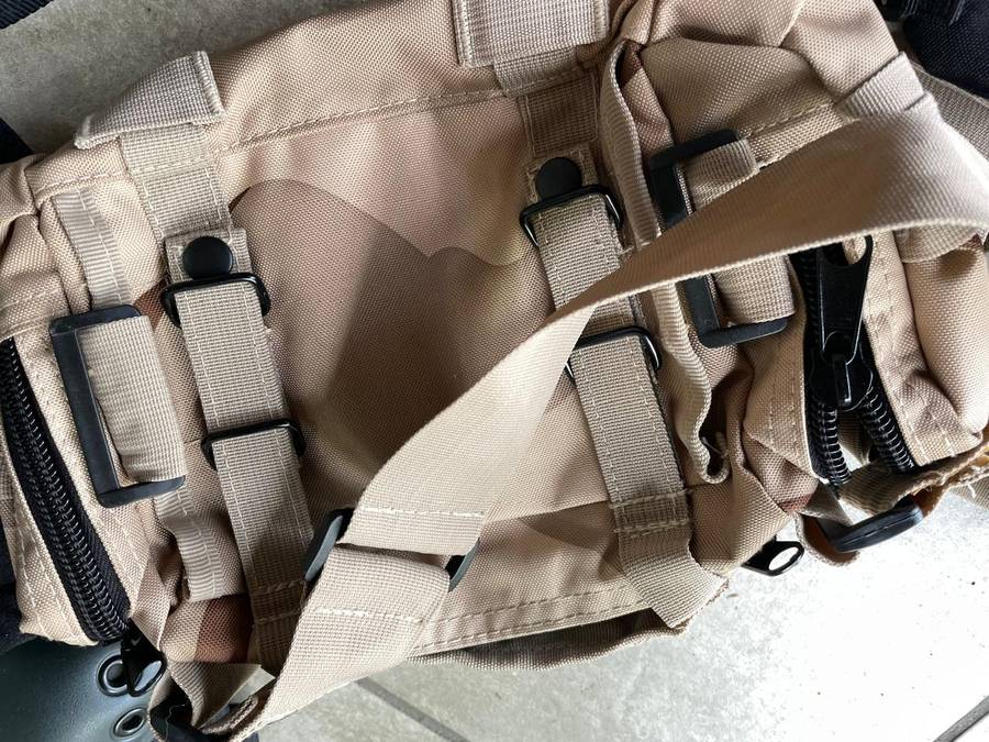 Shooting kit : Blackhawk Knee &Elbow Guards plus Blackhawk belt and Shoulder Utility Bag