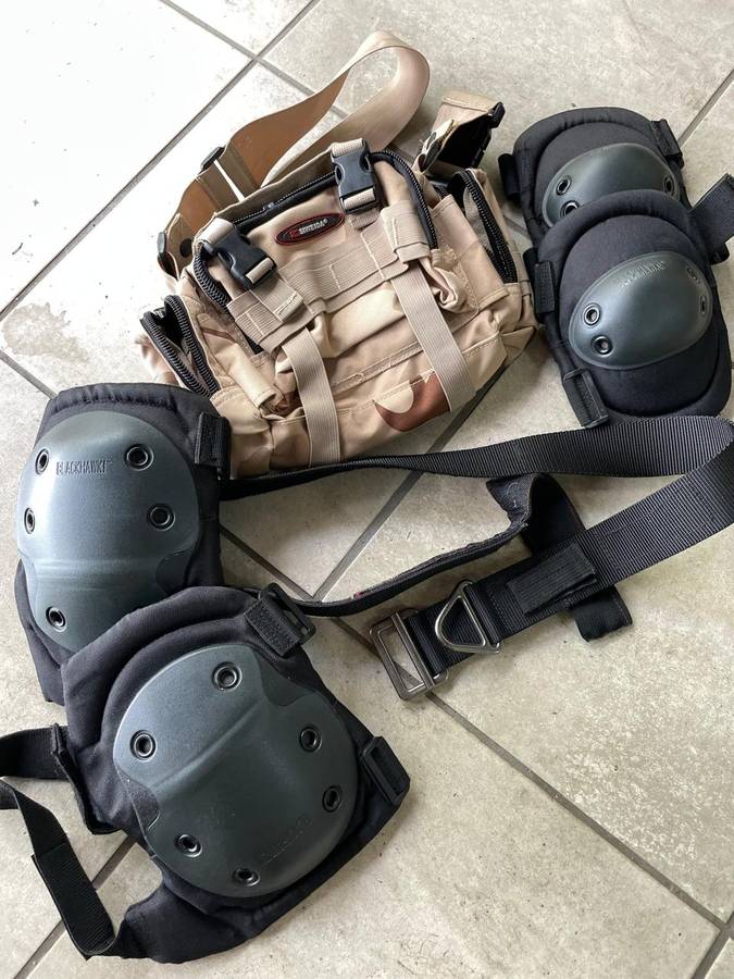 Shooting kit : Blackhawk Knee &Elbow Guards plus Blackhawk belt and Shoulder Utility Bag