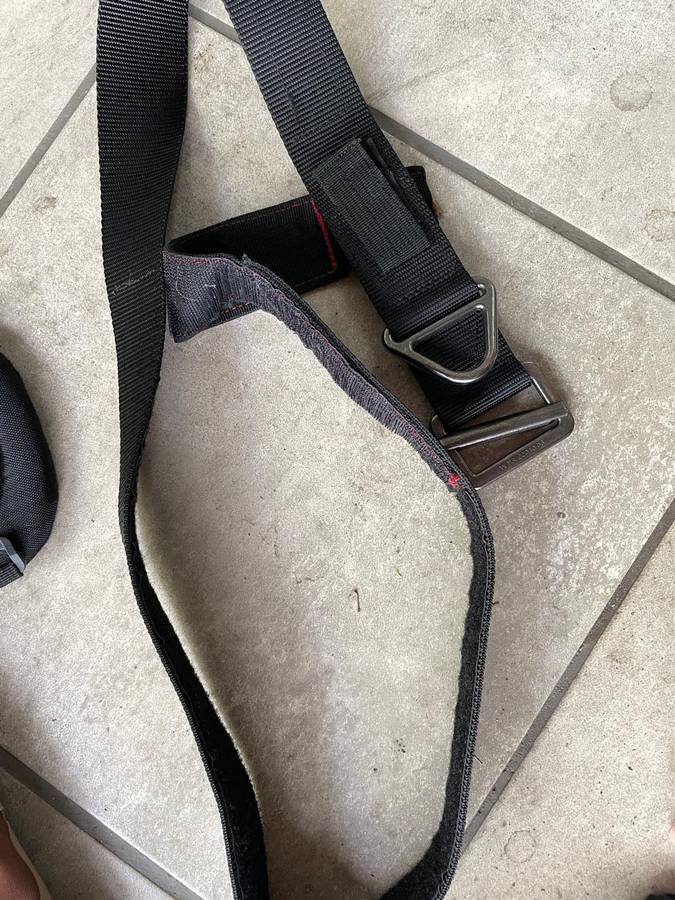 Shooting kit : Blackhawk Knee &Elbow Guards plus Blackhawk belt and Shoulder Utility Bag