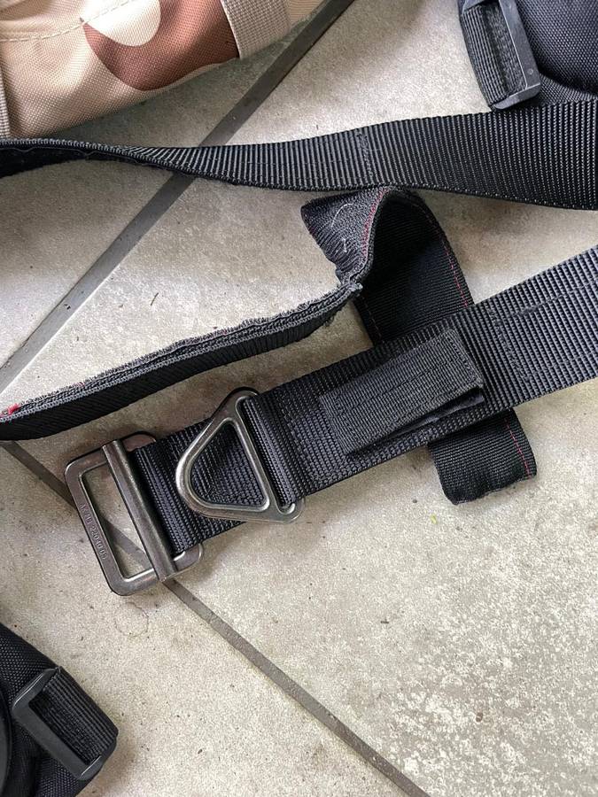 Shooting kit : Blackhawk Knee &Elbow Guards plus Blackhawk belt and Shoulder Utility Bag