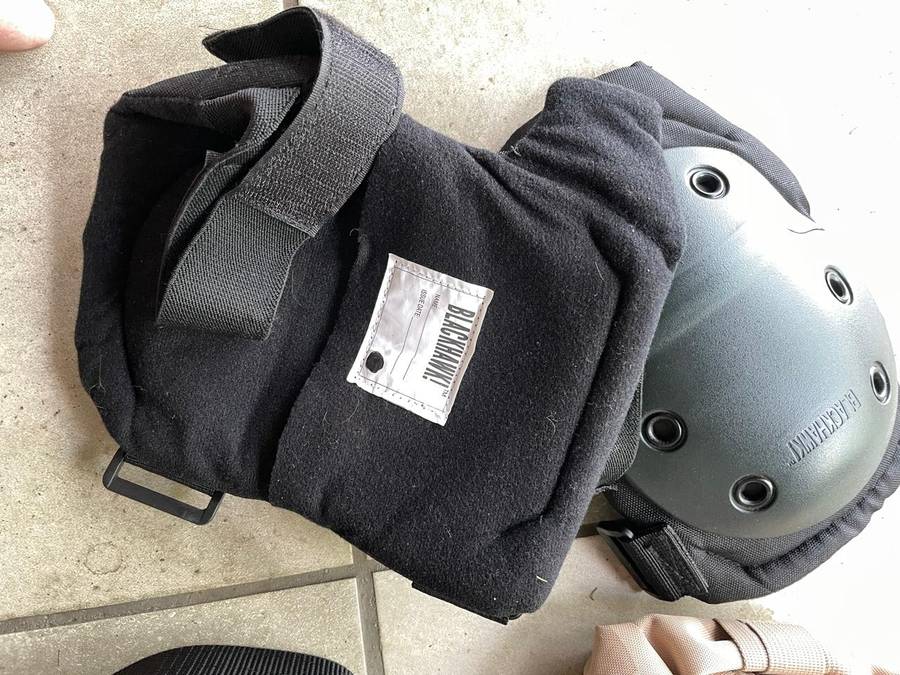 Shooting kit : Blackhawk Knee &Elbow Guards plus Blackhawk belt and Shoulder Utility Bag