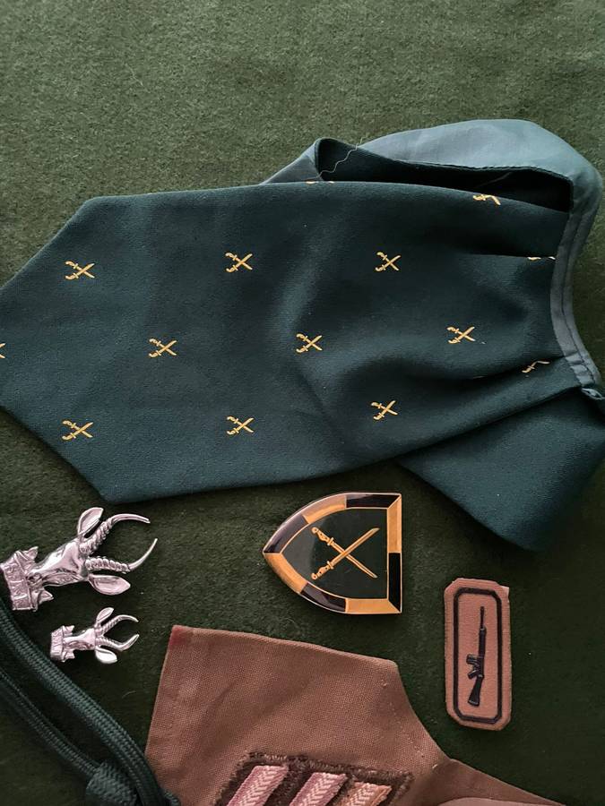 SADF : Infantry school instructor lot - cravat / rank / lanyard / shoulder flash - low start