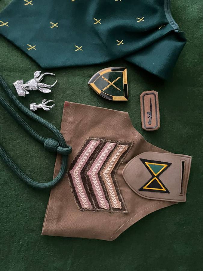 SADF : Infantry school instructor lot - cravat / rank / lanyard / shoulder flash - low start