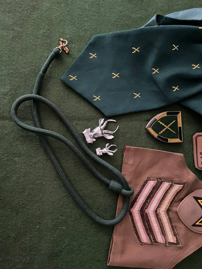 SADF : Infantry school instructor lot - cravat / rank / lanyard / shoulder flash - low start
