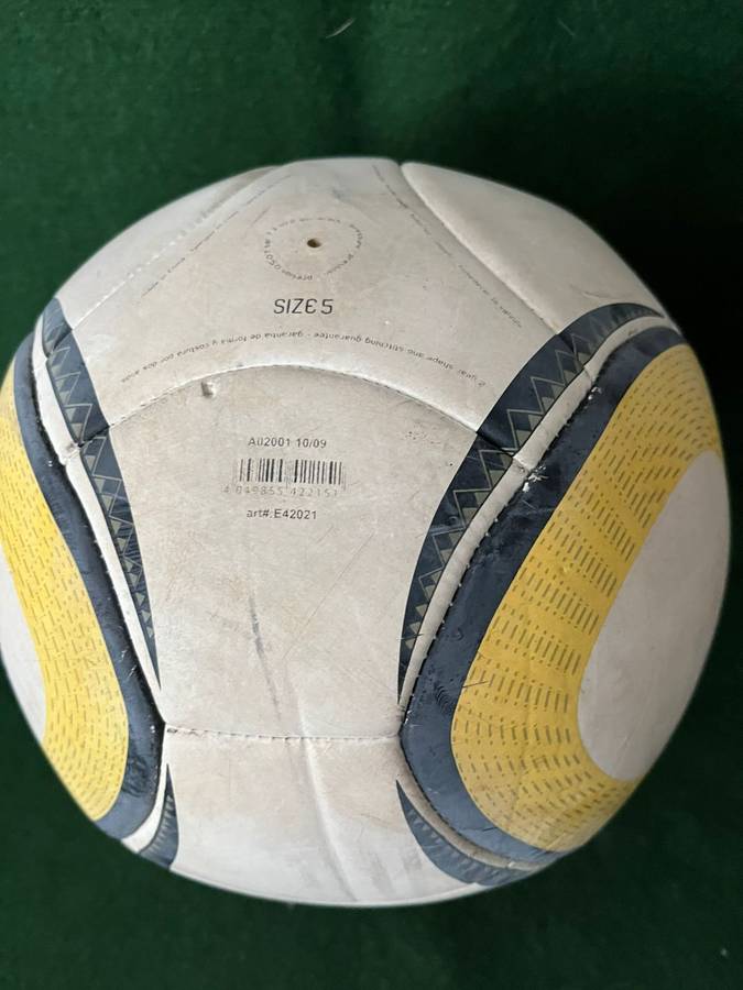 World Cup Soccer Ball: Adidas :2010 Jabulani replica playing ball - good condition