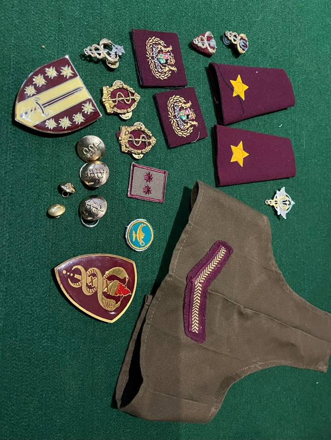 SADF Medic SAMS Job lot : Badges / Rank / Shoulder Flashes - all great condition