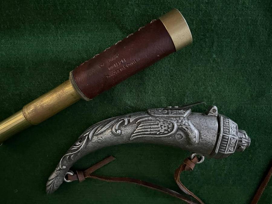 Bar Display items : beautiful vintage style display items - lead powder horn and old scope